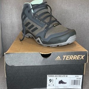 NWT Adidas Terrex AX3 Mid Hiking Boots Women 9.5